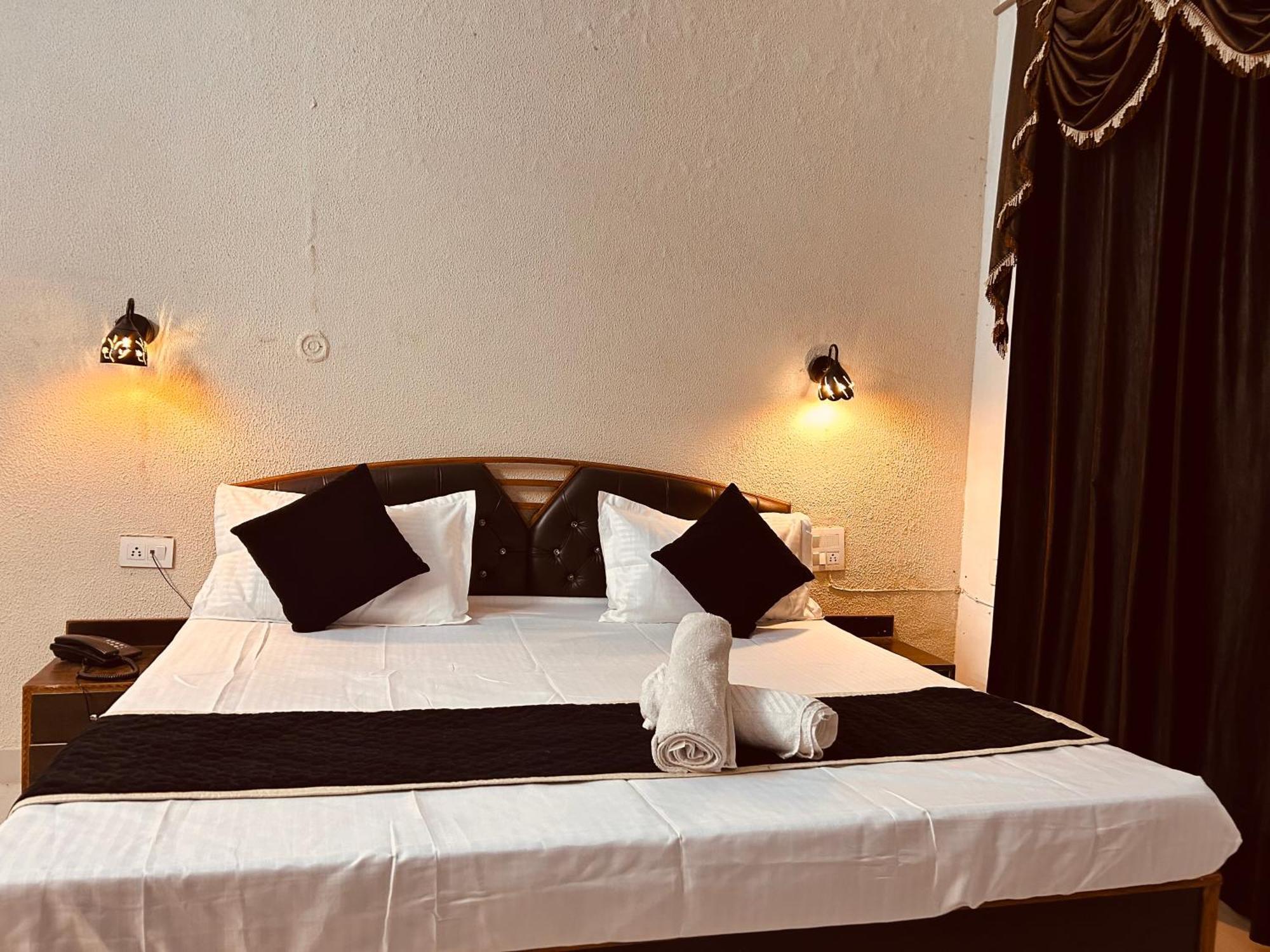 רישיקש The For You Hotel & Restaurant מראה חיצוני תמונה