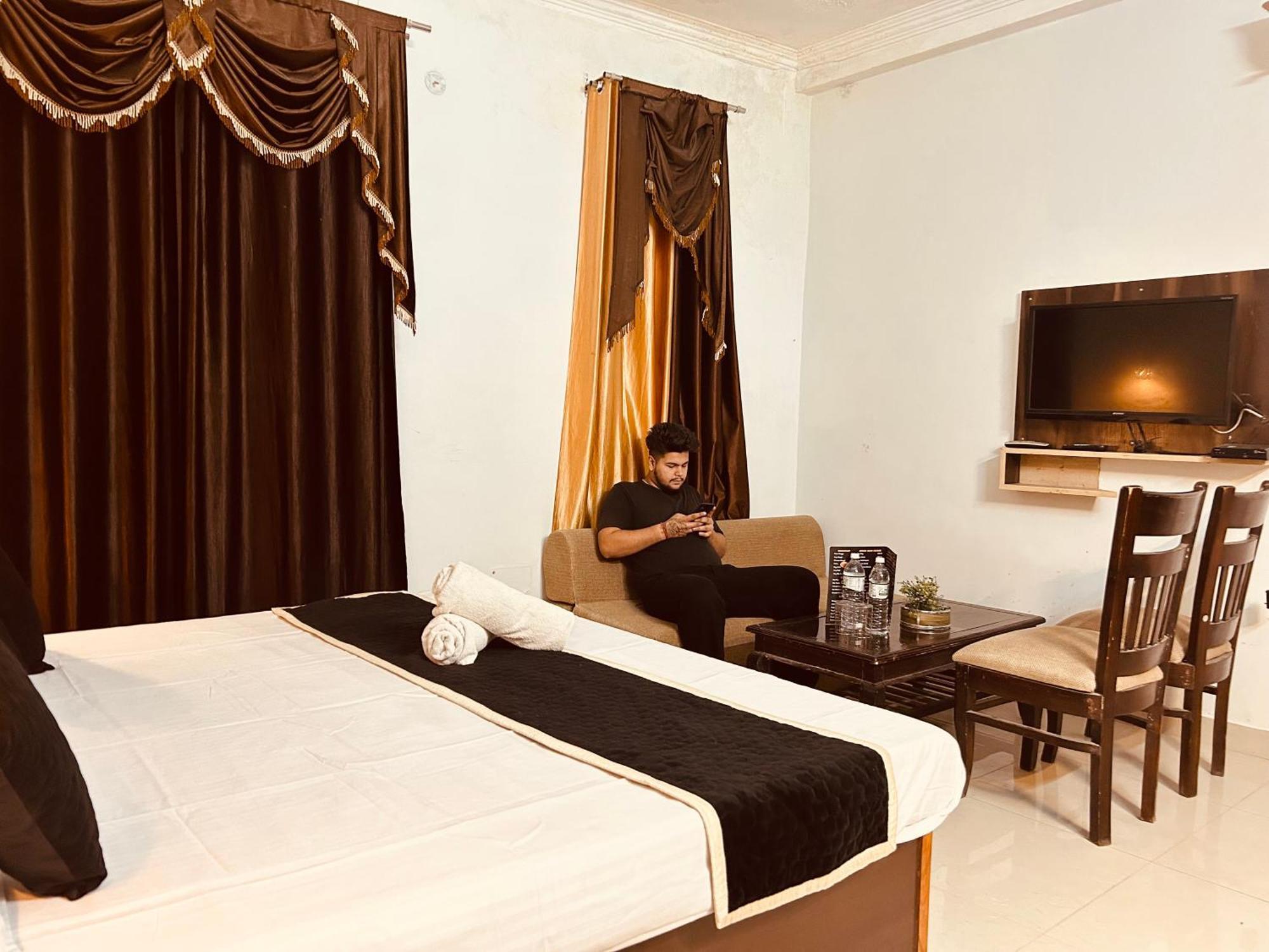 רישיקש The For You Hotel & Restaurant מראה חיצוני תמונה